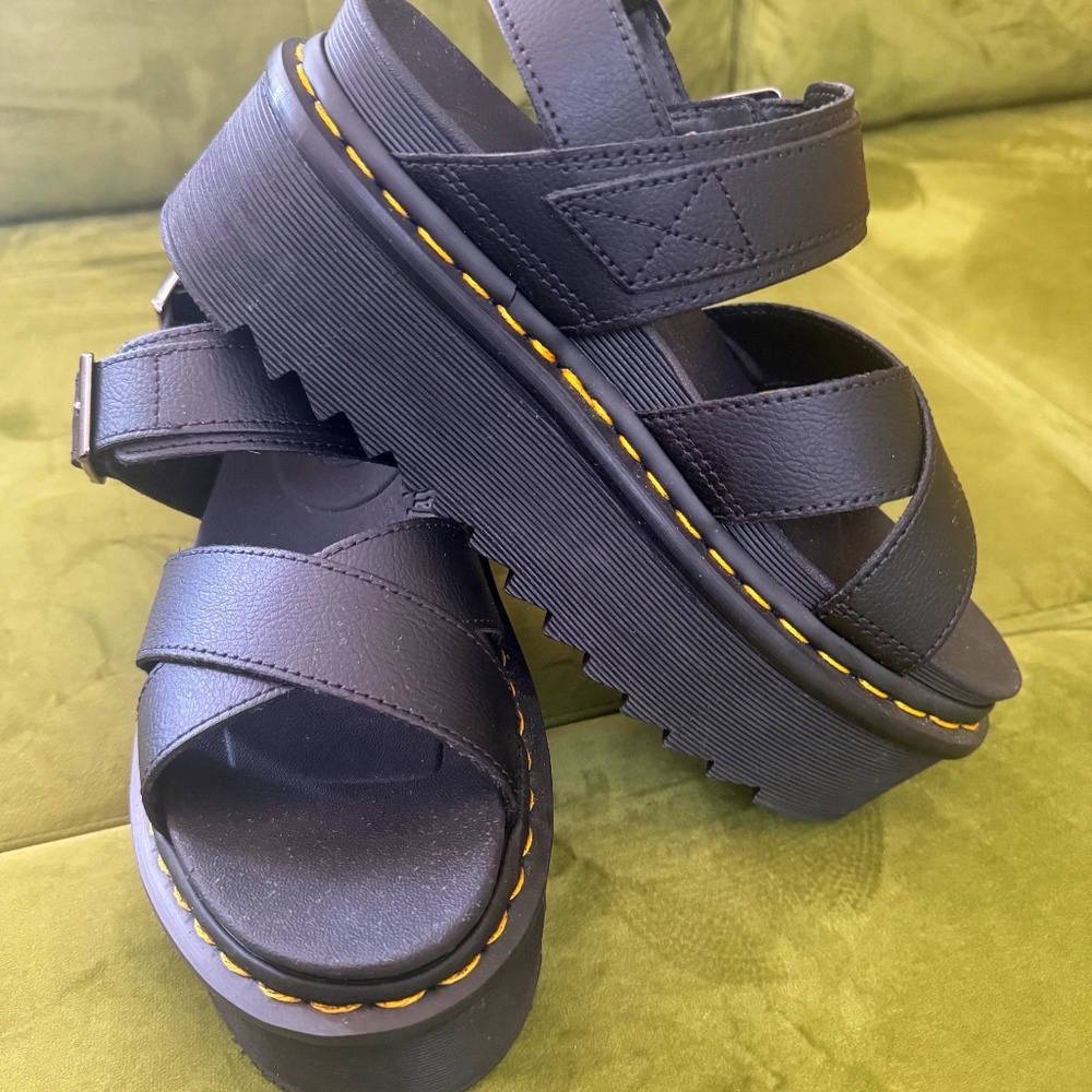 DR. MARTENS VOSS II ATHENA LEATHER STRAP PLATFORM SANDALS